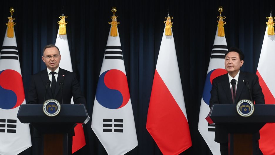 Prezydenci Andrzej Duda i Yoon Suk-yeol na wspólnej konferencji
