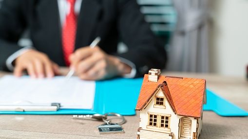 Czy rata kredytu realnie może się zmniejszyć, jeśli stawkę WIBOR(R) zastąpi POLONIA? Tak, choć zmiana nie będzie aż tak korzystna dla kredytobiorców, jak można by się spodziewać. 