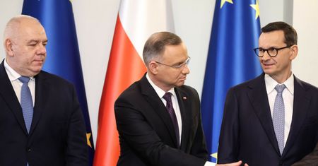 Zacięta walka o ważny urząd. Jest nowy kandydat na szefa. Ma na pieńku z Morawieckim