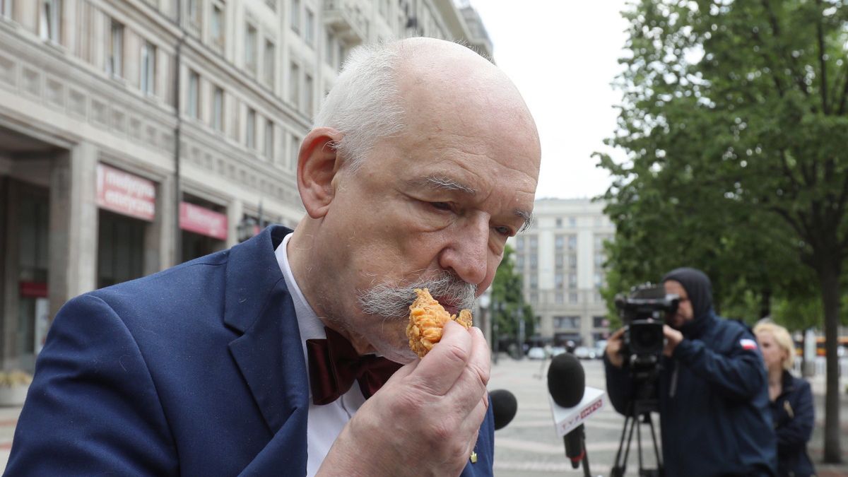 Janusz Korwin-Mikke postanowił przejść na dietę, której głównym składnikiem są fast foody. Zdradził, jak wpadł na tak nietypowy pomysł