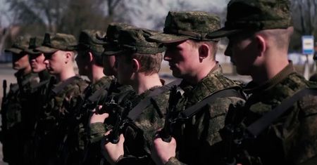Rosyjskie wojsko rekrutuje coraz więcej skazańców do walki w Ukrainie