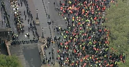 Zamieszki w Australii. Protestują przeciwko obowiązkowym szczepionkom