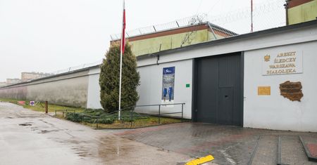 Pożar w areszcie na Białołęce. Ewakuowano osadzonych
