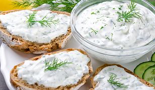 Dip tzatziki. Aromatyczny sos do grillowanych mięs