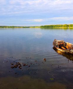 Warmińsko-mazurskie. Płetwonurkowie odnaleźli ciało 61-letniego żeglarza w jeziorze