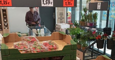 Tylko spójrzcie. Cena truskawek w greckim Lidlu. Spore zaskoczenie