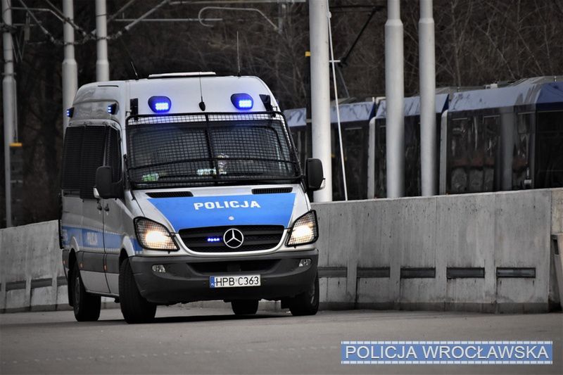 Wrocław. Samotny spacer 4-latka w centrum. Chłopca uratowali policjanci