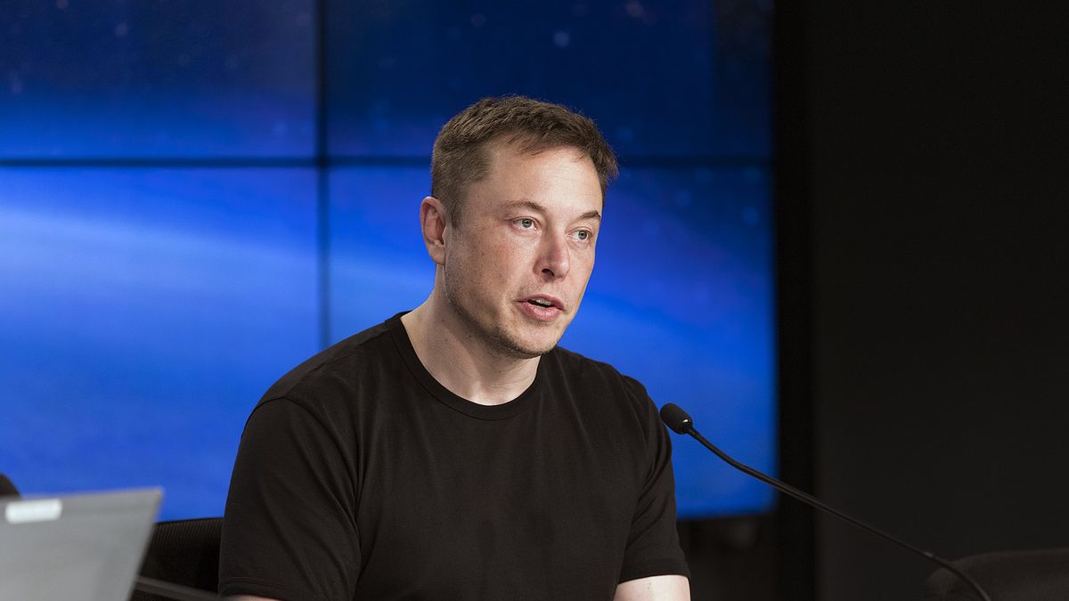 Miliarder Elon Musk w ostatnim czasie sprzedał miliony akcji Tesli