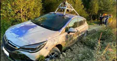 Podkarpacie. Samochód Google Street View nieźle się zakopał