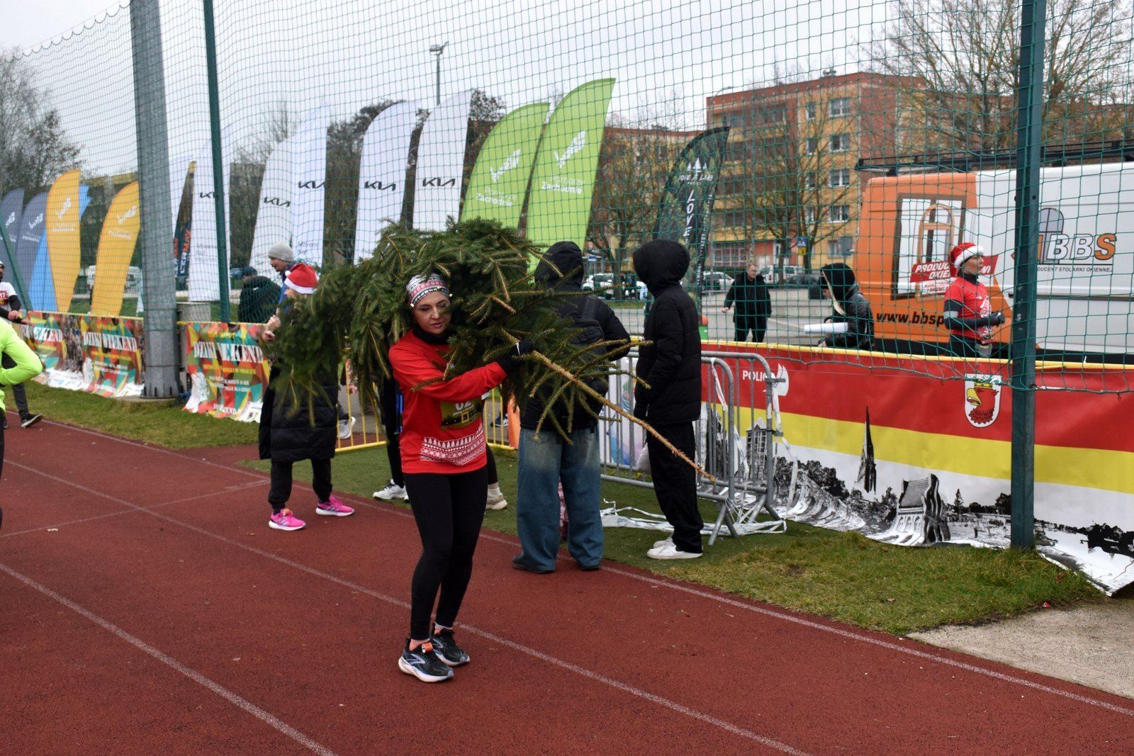 Bieg Mikołajkowy to nie tylko sportowa rywalizacja, ale przede wszystkim sposób na aktywne i radosne rozpoczęcie okresu świątecznego