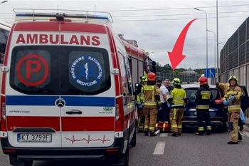 Niecodzienny poród w Łomiankach. Rodząca kobieta utknęła w korku