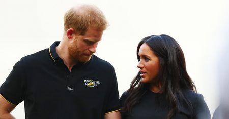 Meghan Markle i Harry NIE WRÓCĄ do Wielkiej Brytanii przez niechęć ludzi? "Uderzyć w rodzinę królewską, to jak ZNIEWAŻYĆ cały kraj"