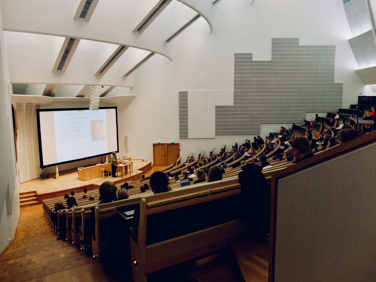 Kredyt studencki 2022/2023. Komu przysługuje i jak złożyć wniosek? 