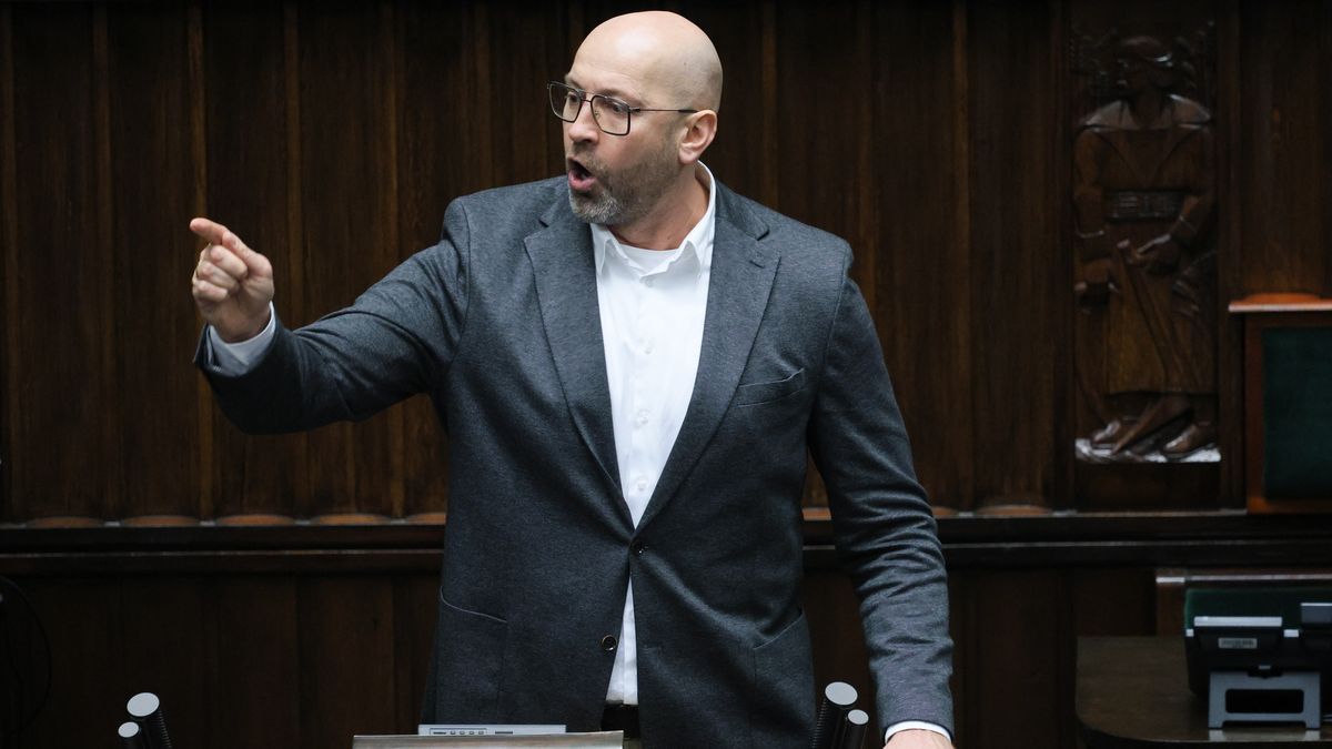 Jakub Rutnicki
Warszawa, 05.03.2025. Pose� KO Jakub Rutnicki na sali plenarnej Sejmu w Warszawie, 5 bm. Izba rozpoczyna trzydniowe posiedzenie; zajmie si� m.in. rz�dowym projektem ustawy, kt�ry zmienia zasady delegowania s�dzi�w do orzekania w innych s�dach oraz przyznawania dodatk�w do wynagrodzenia z tytu�u delegowania. (amb) PAP/Rafa� Guz
Rafa� Guz
obrady Sejmu, polityk, polityka, posiedzenie, sala plenarna, sejmie, w Sejmie