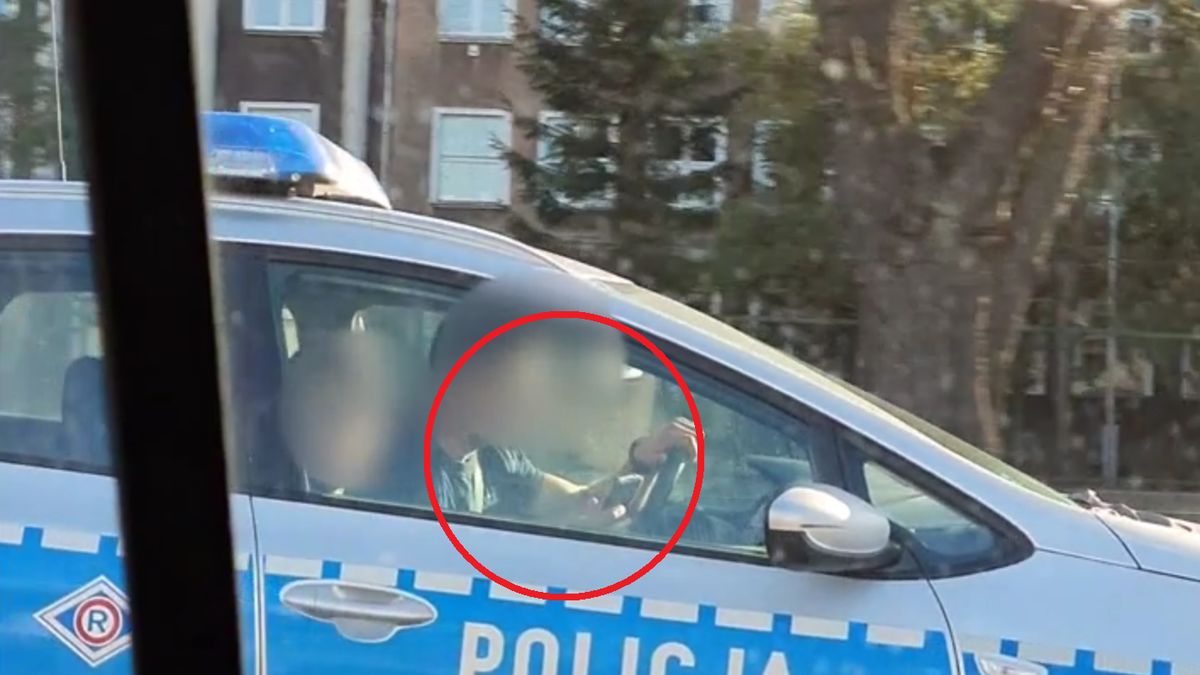Policjant używał telefonu podczas jazdy
