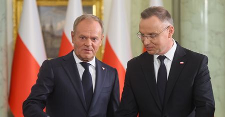 Zapytali Polaków o Tuska i Dudę. Tak ich ocenili