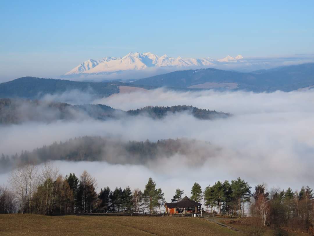 W pogodny dzień z wieży będzie można dostrzec Tatry