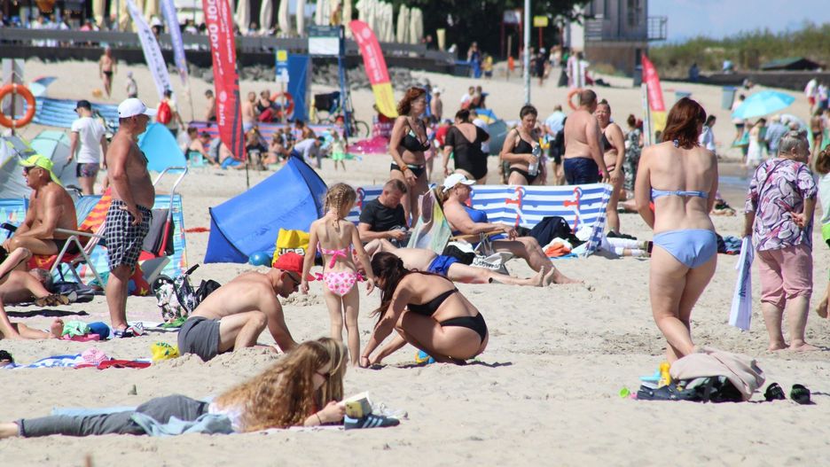 KOŁOBRZEG PLAŻA, PIĘKNA POGODA