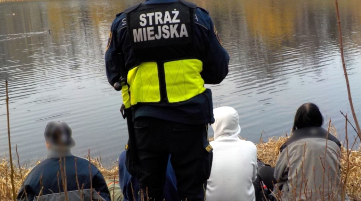 Nastolatkowie raczyli się narkotykami nad stawem. Zdradził ich charakterystyczny zapach