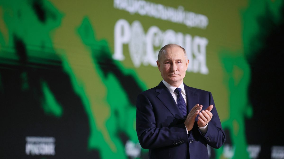 Russian President Vladimir Putin attends a forum titled 'Everything for Victory!' held by the All-Russian People's Front at the Russia National Centre in Moscow, Russia, 06 July 2025. EPA/MIKHAIL METZEL / SPUTNIK / KREMLIN POOL MANDATORY CREDIT Dostawca: PAP/EPA.