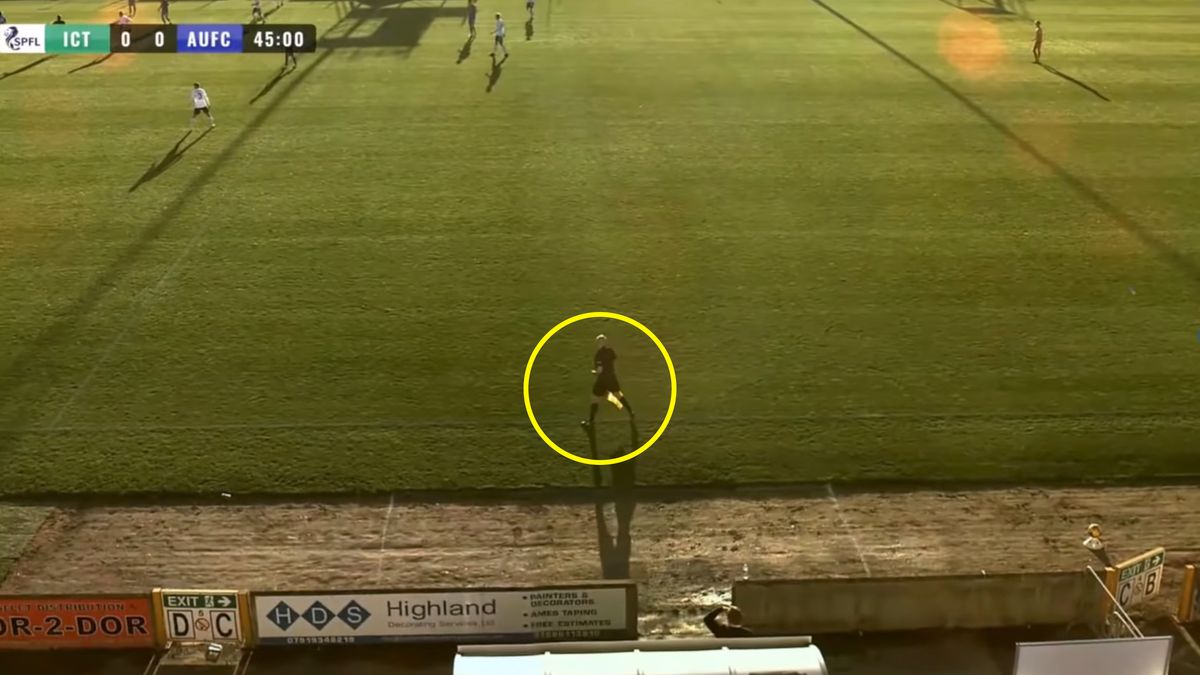 Kamera wzięła łysinę sędziego za piłkę. Całkiem dobrze ją śledziła 1