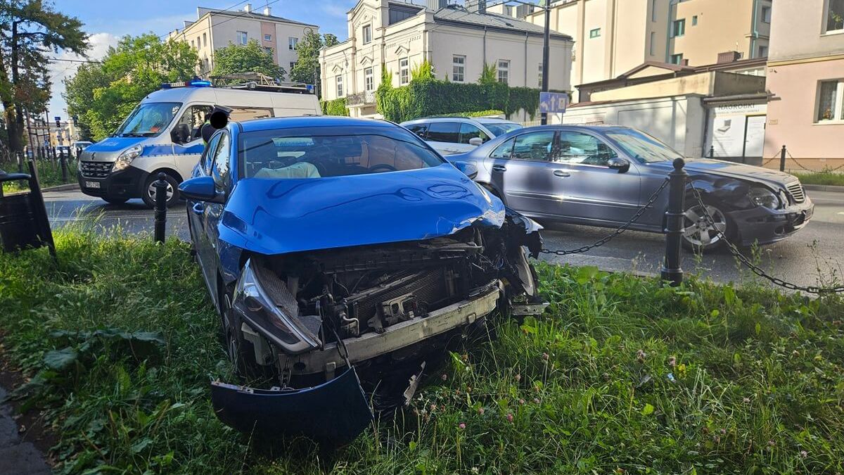 Zderzenie hyundaia z mercedesem na ul. Lipowej w Lublinie