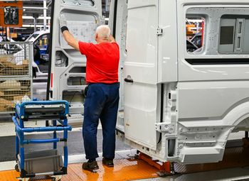 Emeryci wracają do pracy. Ekspert: wtedy pojawia się problem