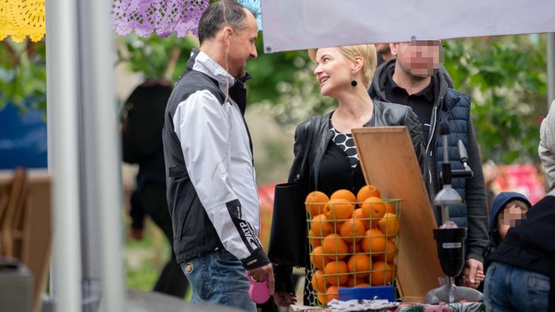 Monika Zamachowska na straganie z Konradem Wojterkowskim