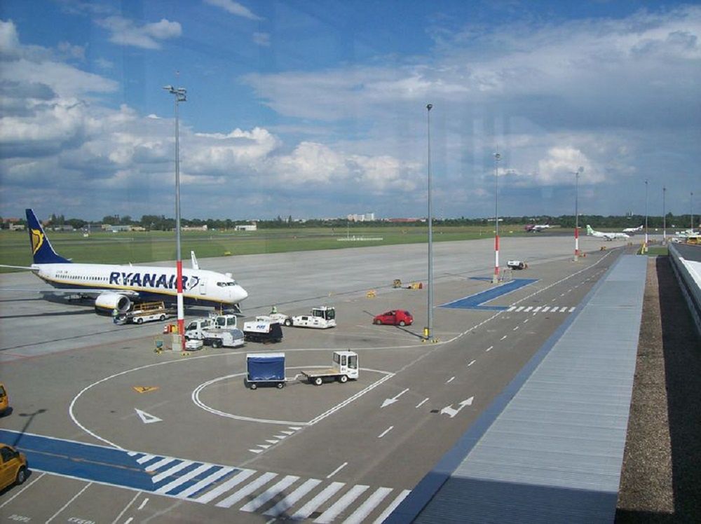Poznań. Pilot miał krzyczeć "won" do pasażerów. Mamy oświadczenie Ryanaira