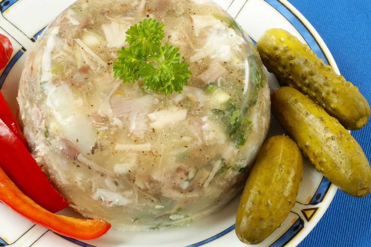 Na Wszystkich Świętych zawsze podaję tę przystawkę. W PRL-u była hitem, dziś zapomniana