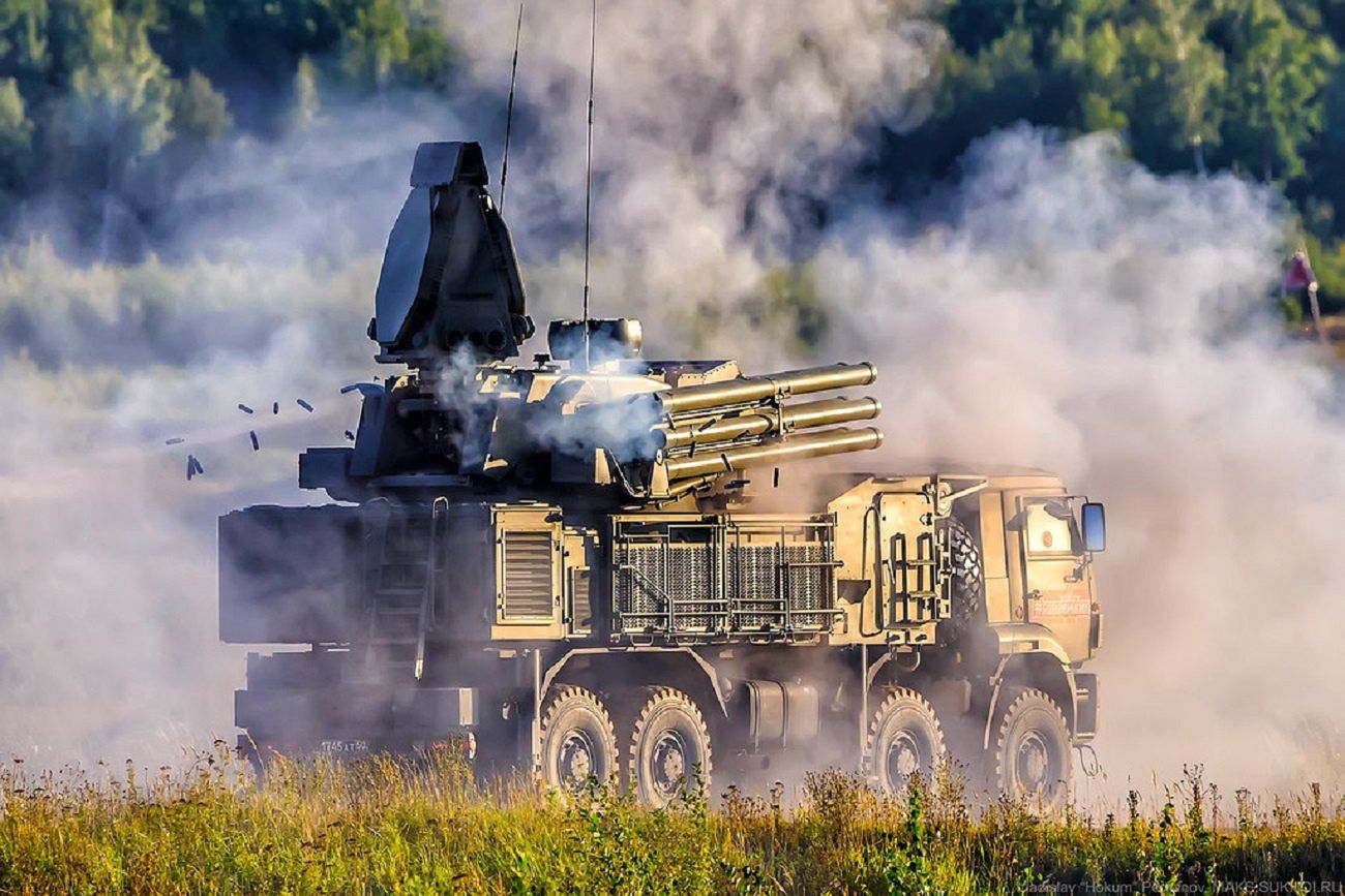 Ujawnienie informacji niejawnych może zagrażać suwerenności kraju.