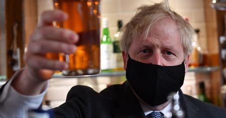 Boris Johnson organizował przyjęcia w lockdownie? Policja: sprawdzimy