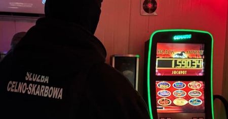 Akcja na Mazowszu. Rozbili sieć nielegalnych maszyn