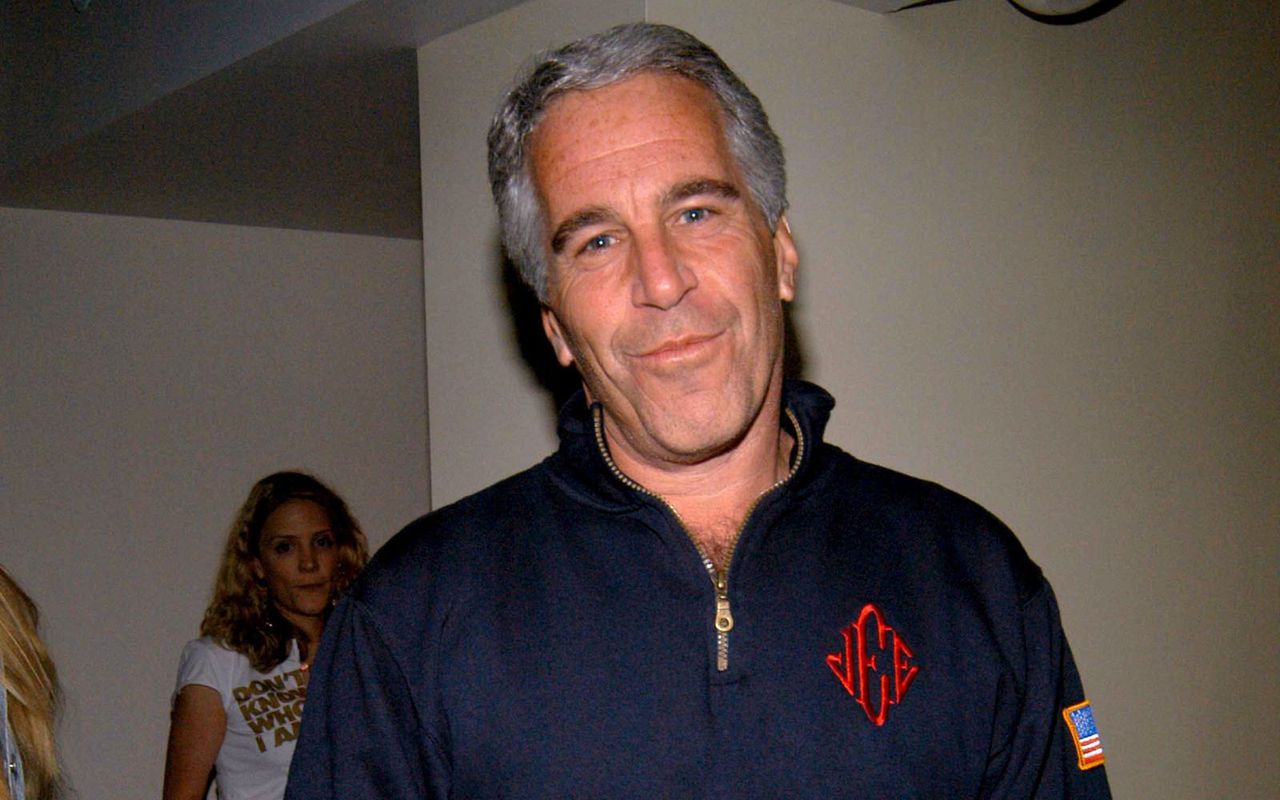 "Skandal". Przekazywał Epsteinowi tajne dokumenty