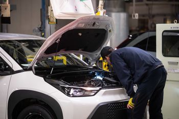Kryzys w Volkswagenie. Tnie koszty, zrywa sojusze i traci na wycenie