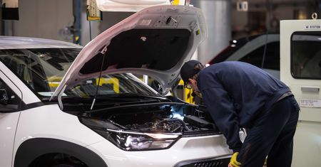 Kryzys w Volkswagenie. Tnie koszty, zrywa sojusze i traci na wycenie