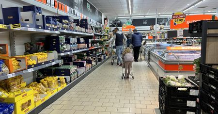 Zakaz handlu przyspieszy rewolucję. Sklepy nie mają wyjścia