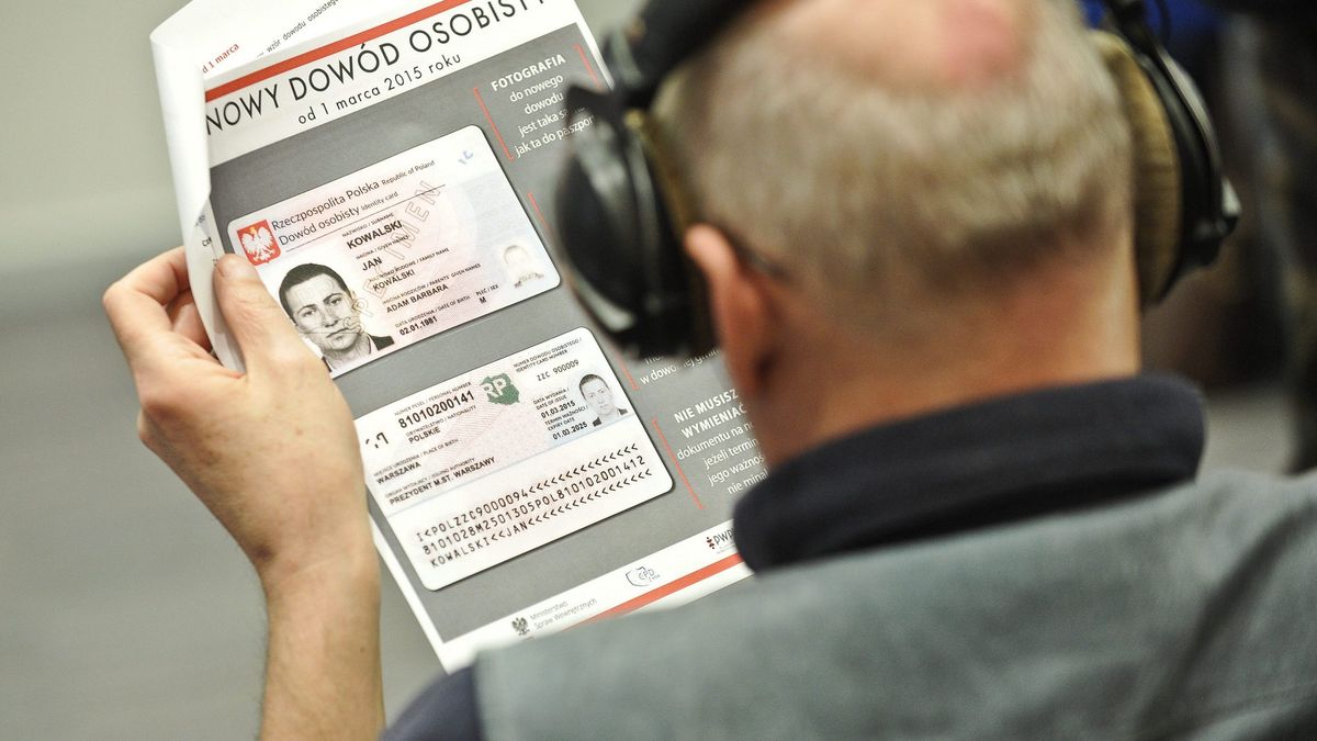 Miały być nowe dowody osobiste. Zamiast nich pilna nowelizacja ustawy. Terminu nie ma 