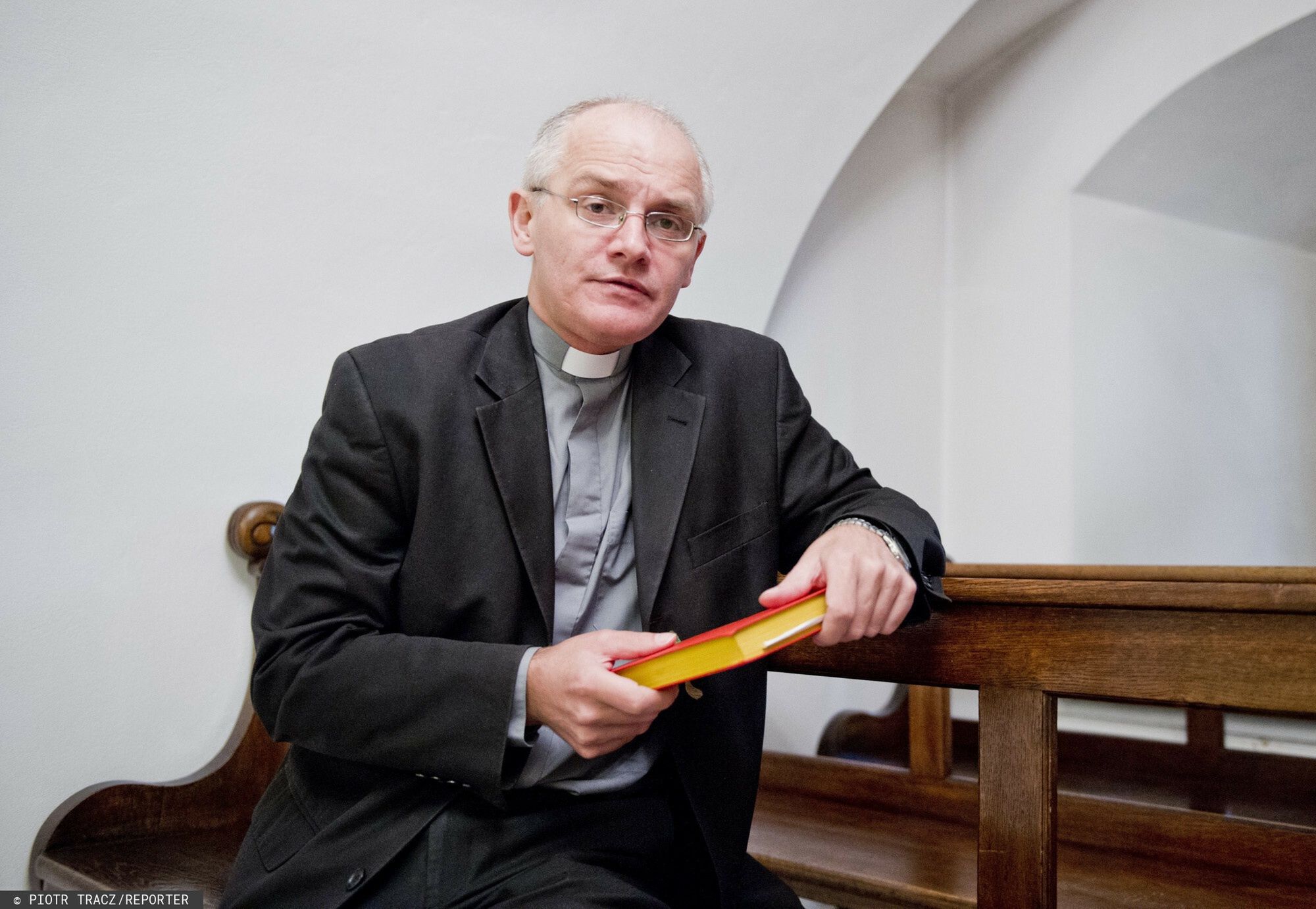 Ksiadz Krzysztof M?del - sesja
31.08.2013 Nowy Sacz N/z Jezuita , teolog i publicysta ksiadz Krzysztof Madel ktory twierdzi ze w dziecinstwie byl molestowany przez proboszcza w niewielkiej wsi w okolicach Tarnowa   fot. Piotr Tracz/REPORTER
Piotr Tracz/REPORTER