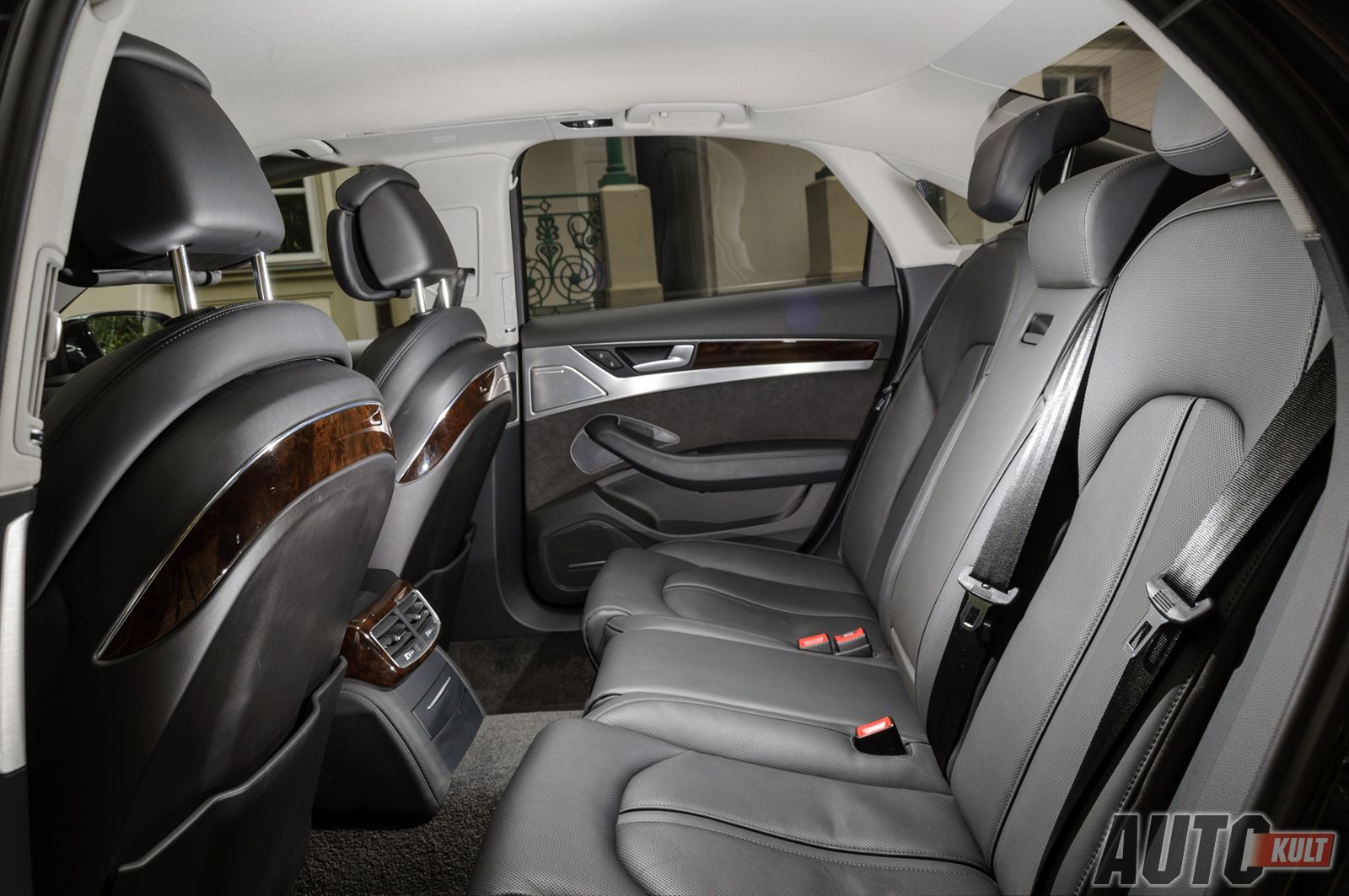BMW 750d xDrive M-Sport kontra Audi A8 4.2 TDI quattro - test [galeria] 21