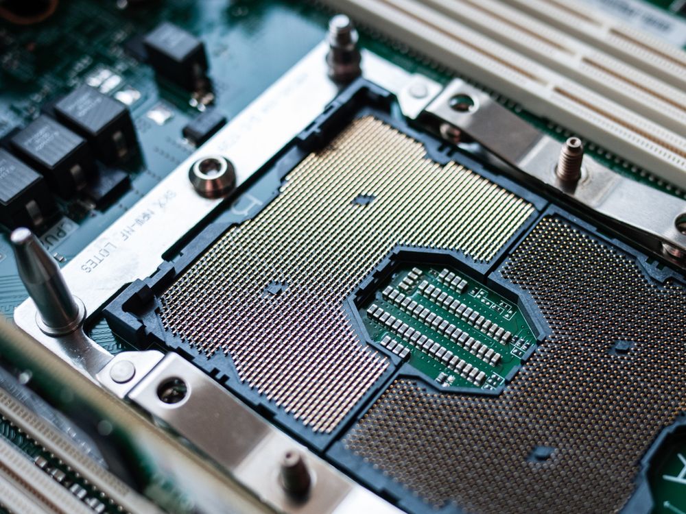 Kłamczuszek Intel zrobił "testy" procesorów serwerowych. Wynik? 84 proc. przewagi