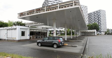 Najsłynniejsza stacja paliw w Polsce znika. Działała 30 lat