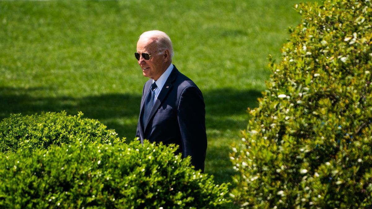 WASHINGTON, DC  April 25, 2022:US President Joe Biden makes his way to welcome the Tampa Bay Lightning to the White House to celebrate their 2020 and 2021 Stanley Cup championships ion the South Lawn of The White House on Tuesday April 25, 2022. (Photo by Demetrius Freeman/The Washington Post via Getty Images)