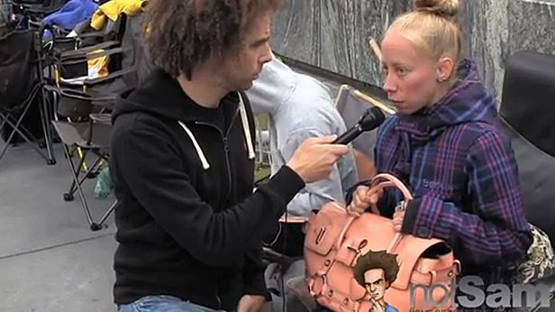 W skrócie: Typowa fanka Apple'a (?), pojazdy z klocków LEGO, nowy plakat "Hobbita" 1