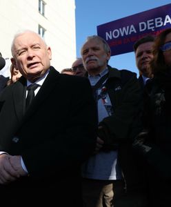 PiS protestuje przed prokuraturą. "Tu jest Polska"