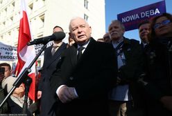 PiS protestuje przed prokuraturą. "Tu jest Polska"