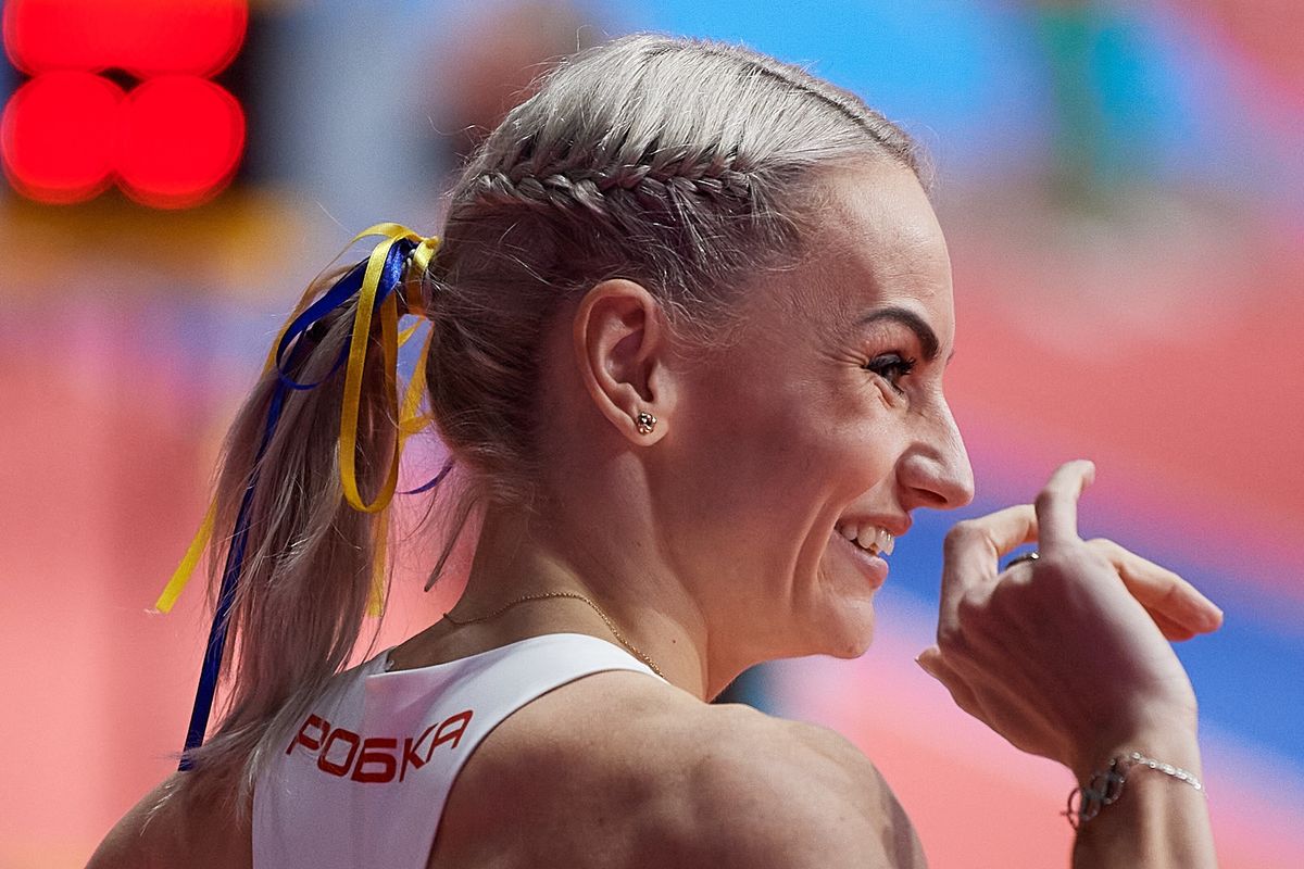 Justyna Święty-Ersetic przyznała, że wolontariuszom pracującym przy halowych mistrzostwach świata w Belgradzie nie spodobały się kolory wstążek, które Polka miała we włosach. Ostatecznie jednak skończyło się tylko na drobnych nieprzyjemnościach, a nasza zawodniczka została dopuszczona do udziału w biegu.
