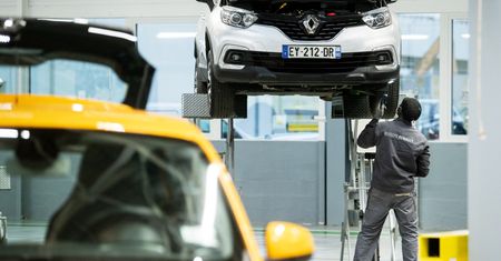 Problem branży, o którym się nie mówi. Renault szuka ratunku w AI