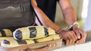 Nieudany kamuflaż w kontenerze na odpady. 31-latek z Katowic wpadł z kilogramem metamfetaminy