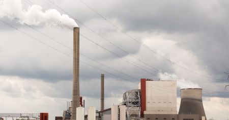 Eksperci: ponad połowa z planowanych na świecie elektrowni węglowych nie powstanie